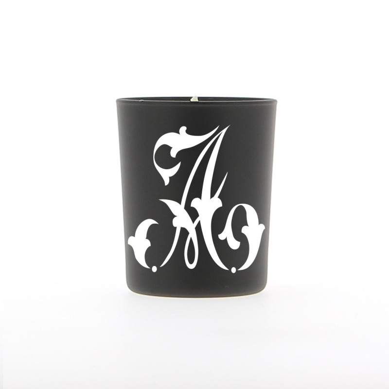 Bougie noire, écriture blanche