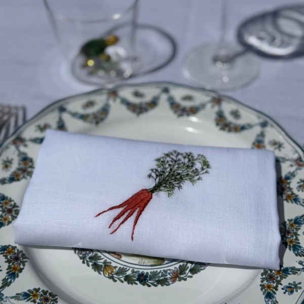 serviette de table brodée carottes