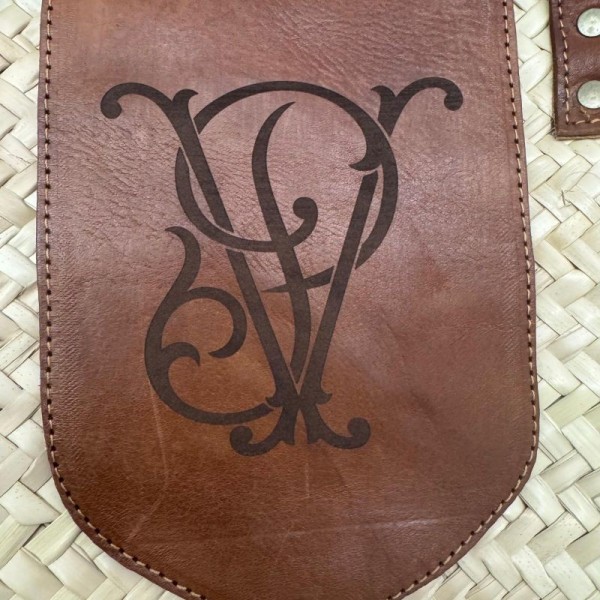 Panier rabat cuir avec initiales