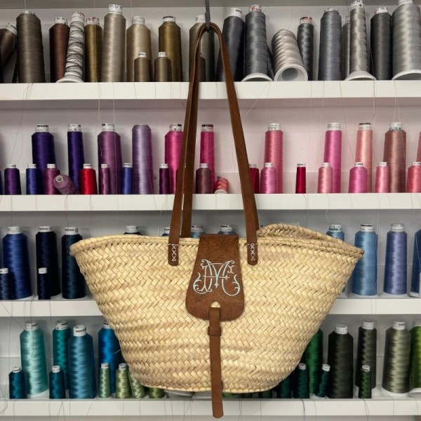Panier rabat cuir avec initiales brodées