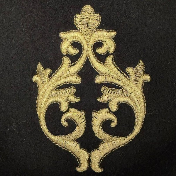 Manteau brodé