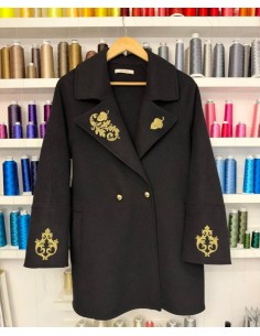 Manteau brodé