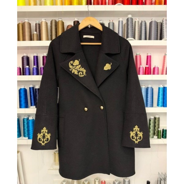 Manteau brodé