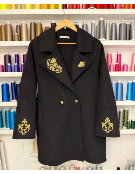 Manteau brodé